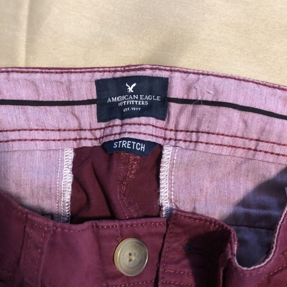 American Eagle Outfitters Shortie Jean Shorts Size 6 Burgundy Inseam 4” Mid-Rise - Picture 8 of 10